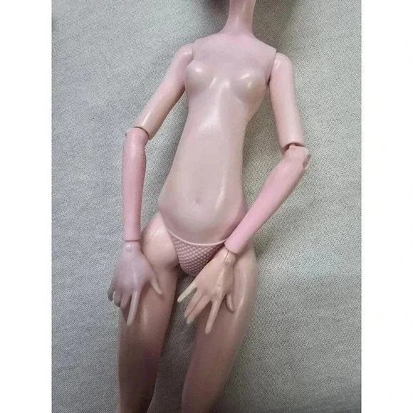 Monster High Dead Tired DRACULAURA Doll- Two Right Hands- Nude- READ - Picture 5 of 11